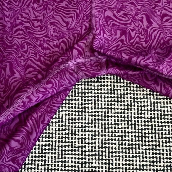 Under Armour Purple Swirl Compression 8” Shorts Size M - Picture 6 of 11